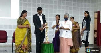 StJohns_Blr's tweet photo. Jeevaraksha #BCLSCourse conducted for #BScNursing students of 2018b in Sept 2022 (4 days) 
Inauguration conducted on Sept 6th &amp; Principal #SJCON welcomed students
#KeynoteAddress delivered by Dr. Arathi BH, #AssocProf Dept of Anesthesia #Kidwai Memorial Institute of Oncology https://t.co/f69bmK1lnB