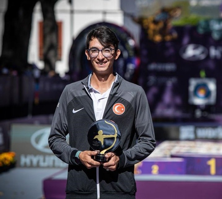 🥉 Mete Gazoz'dan bronz madalya👏

🇹🇷 Milli sporcumuz, Meksika'da düzenlenen Okçuluk Dünya Kupası Finali'nde Güney Koreli Kim Je Deok'u 6-4 yenerek Okçuluk Dünya Kupası’nda üçüncü oldu. 

Bronz madalya kazanarak göğsümüzü kabarttı.

Tebrikler Mete, gururumuzsun. 🇹🇷