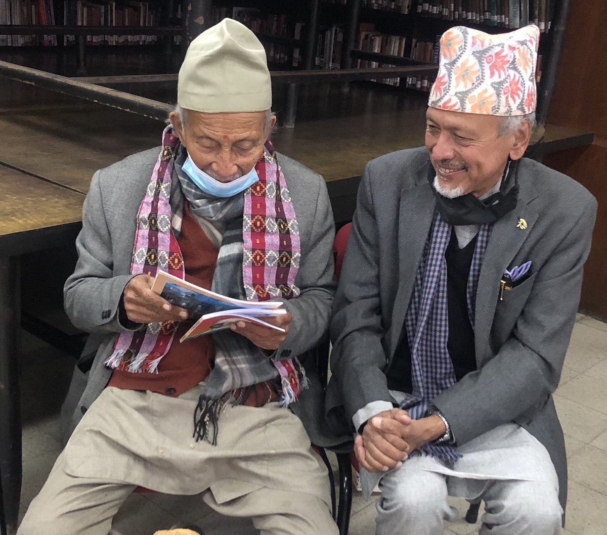 drbishnuhnepal's tweet photo. Got timely guidelines from 1970 to 16 October 2022. Last sharing same mike was 25Dec2021 during #MahamanaJayanti. So happy you accepted #DrDRRegmiNationalPeaceAward 🙏!You left enough for #Nepal🙏 RIP #SatyaMohanJoshi/103 Daajyu🙏🌸🙏
-#CulturalDiplomacy@#Himalayas #CeDiD #UNSG https://t.co/S2ZddOu0vr