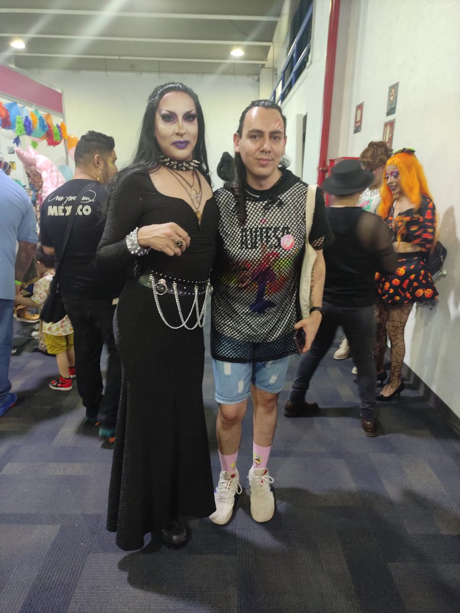 SoyCoMoCarl0s's tweet photo. Y sí me vine de La Más @AviescWho. 

#BreeCon https://t.co/lv4OiVLBz3
