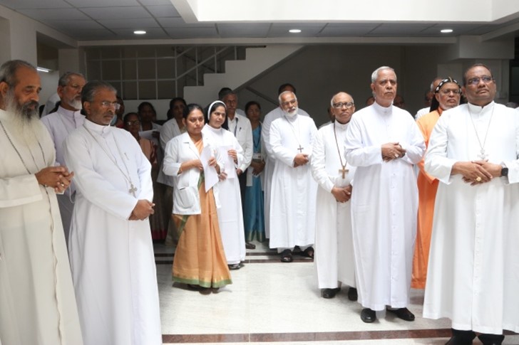 StJohns_Blr's tweet photo. Blessing of renovated #SJCON building conducted on Sept 23rd by HE Oswald Cardinal Gracias, President of #CBCISME
Members of CBCI GB including Archbishops, Bishops &amp; Executives also present
Blessing ceremony organized by Chaplains #RevFr Seby David &amp; #RevFr Peter D’Souza https://t.co/Q6MQF303aq