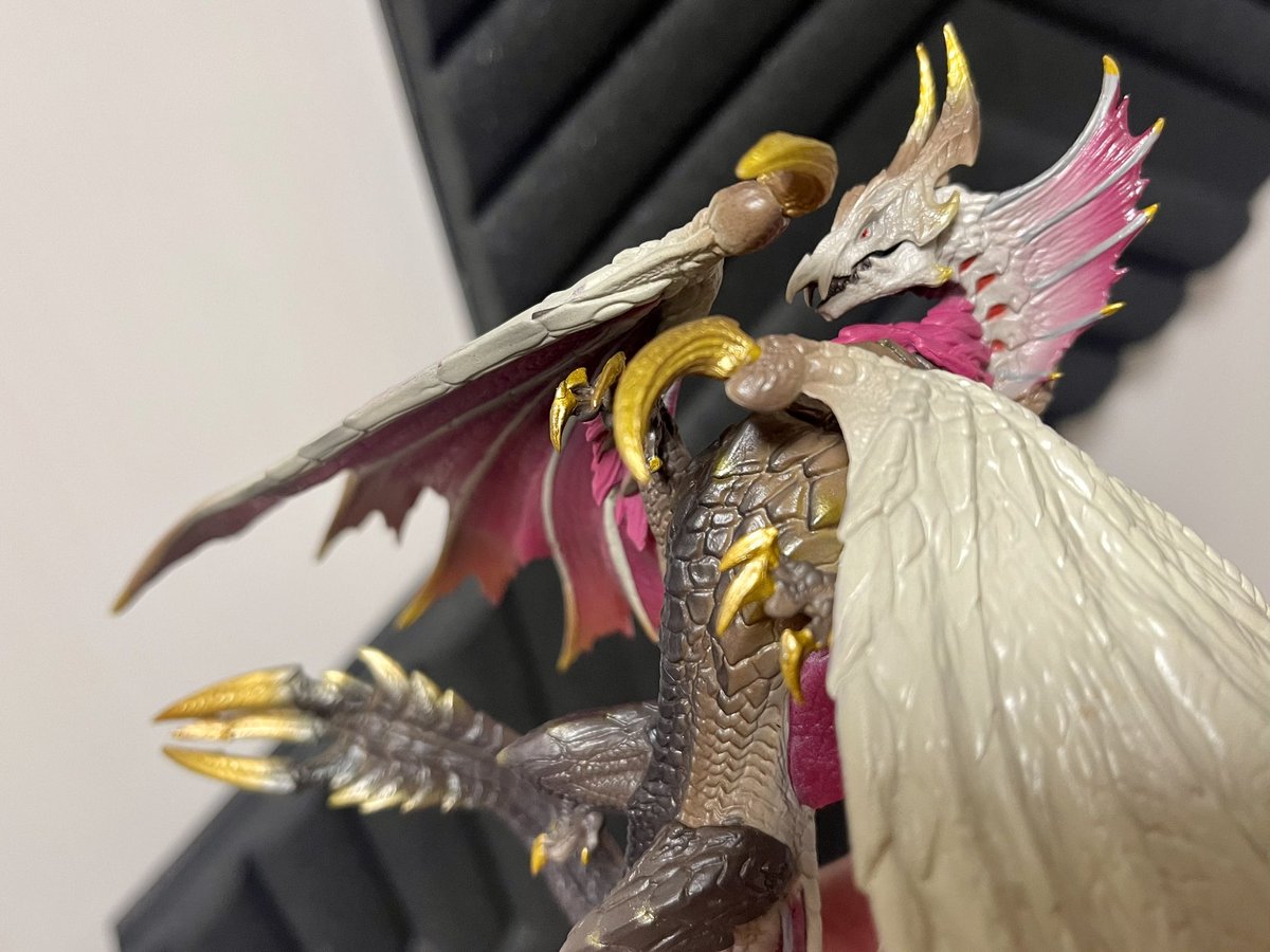 aevanko's tweet photo. I won the A prize in the new Sunbreak ichibankuji (pay like 7 dollars and pull a random ticket and peel off to see if you get prize A through G). Woot! https://t.co/uOjlQNOWvs