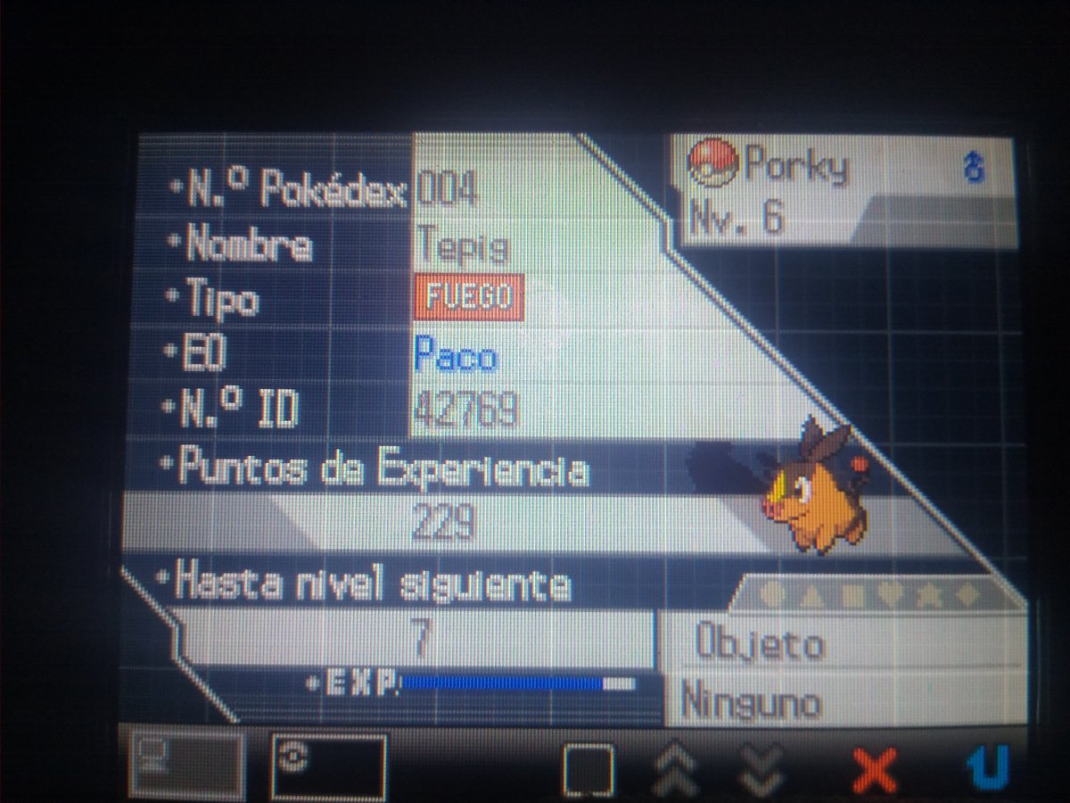 Luis__gray_guy's tweet photo. He comprado una DS después de años de querer una, al jugar porkemon blanco 2 y escoger el inicial, me ha entrado a la memoria un apodo de @HelldogMadness en pixelmon y no lo he podido evitar, gracias por la hermosa infancia :,) https://t.co/tUBh7spyOl