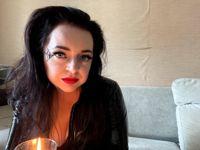 Halloween is coming soon 😉 Wanna get my FREE Halloween video - subscribe to me on Fansly and wait for<a href="/tag/xhamster"class="tags"><span>#xhamster</span></a>