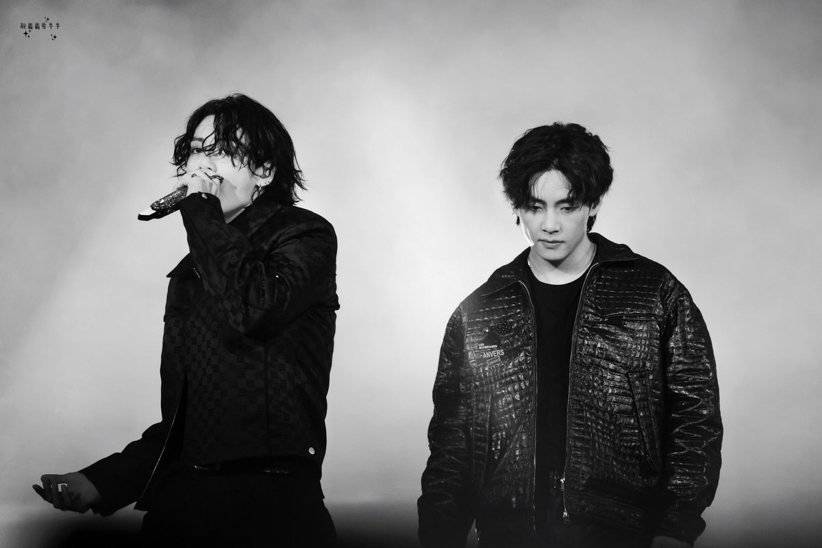 halfhalf_kookv's tweet photo. 221015 
할 말을 잃게 하는 멋짐 🫢

#taekook #kookv #TAEHYUNG #JUNGKOOK #정국 #태형 https://t.co/T2OK2PVxCV