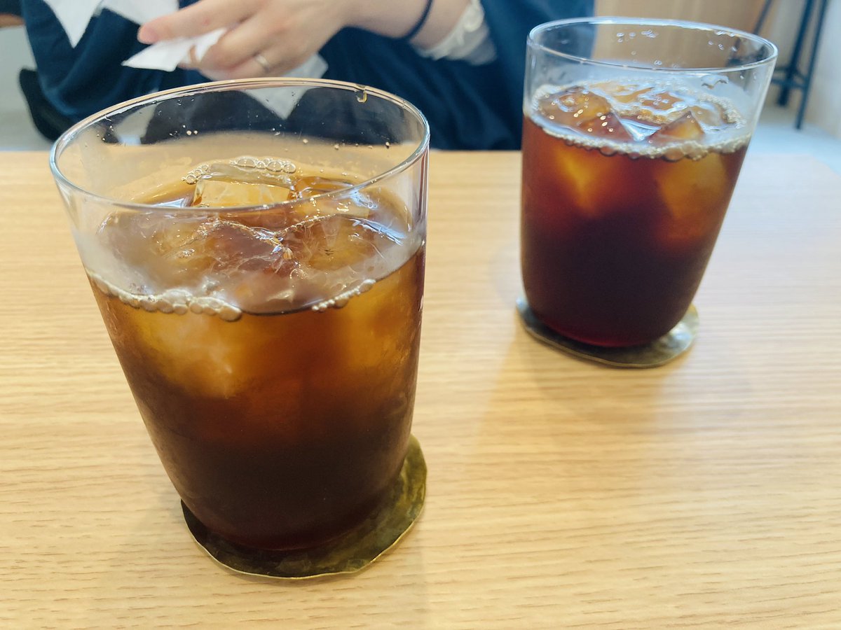 gasery9's tweet photo. あるある戦国時代の友こーへーさんの珈琲店行ってきました☕️

オシャレな店内で、本当に美味しいコーヒーを淹れてもらい、あるあるもオプションでつけてくれました🤣

#ヒビタノコーヒー
#hibitano https://t.co/EXXmgC2xtU