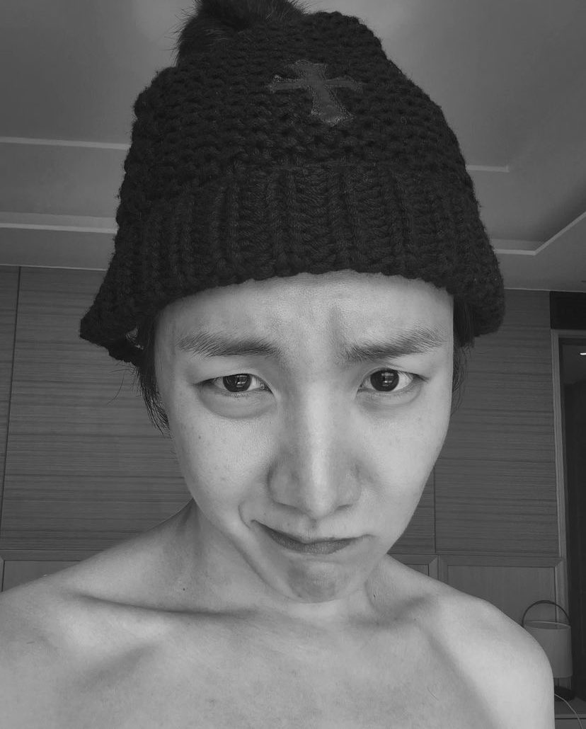 HOPEPlCBOT's tweet photo. just chest out like that? no respect at all? https://t.co/r2nnrpHPgI