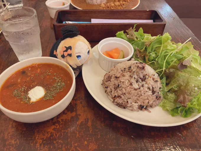 リヴァライ遠征最終日に『ジンジャー&スターカフェ』に行ってきました!料理がとても美味しくて、アイナナファンへのサービスも手厚かった……ありがとう…… 