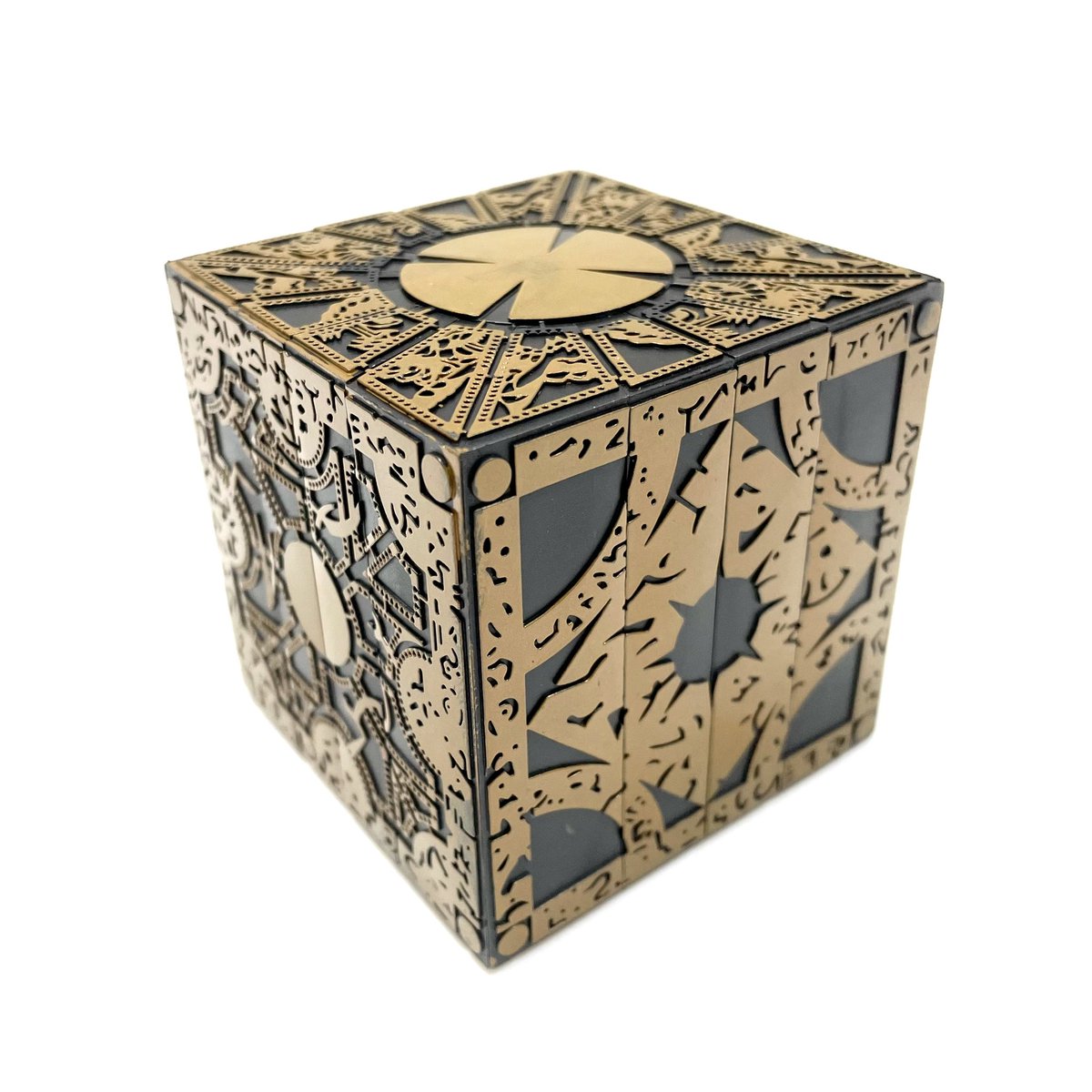 BfMerch's tweet photo. HELLRAISER LEMARCHAND'S BOX入荷しました!🎁
4000yen(tax in)
可動し映画のように形を入れ替えるて遊べます!
#hellraiser #ヘルレイザー #pinhead #ピンヘッド #lemarchandsbox #ルマルシャンの箱 #horror #ホラー #映画 #movie #洋画 #アメリカン #アメリカ #usa #プロップ #bfmerchs https://t.co/8vLNQicId1