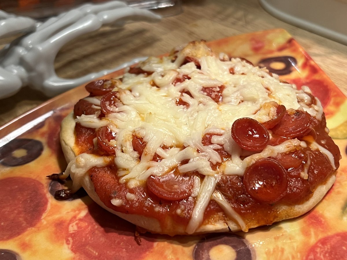 FishBowlFamily's tweet photo. 👨🏻🍳👨🏻🍳 Making Mini Pizzas and Pizza Cups 🍕🍕
#FishBowlFamily In The Kitchen #minipizzas #pizzacups #welovepizza #madeathome 🎃 https://t.co/7YIwhJk3sc