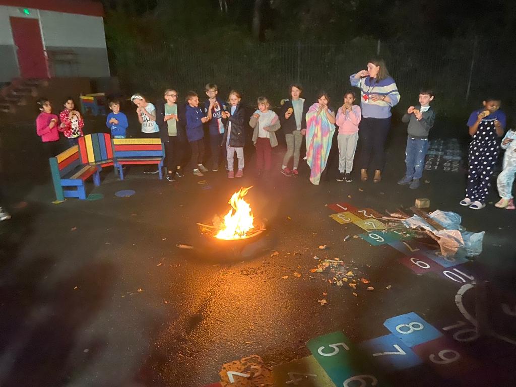 StTomMore's tweet photo. Fun around the campfire at the Y4 sleepover. #STMExperience ๐ฅ https://t.co/7YcpGEvCvN