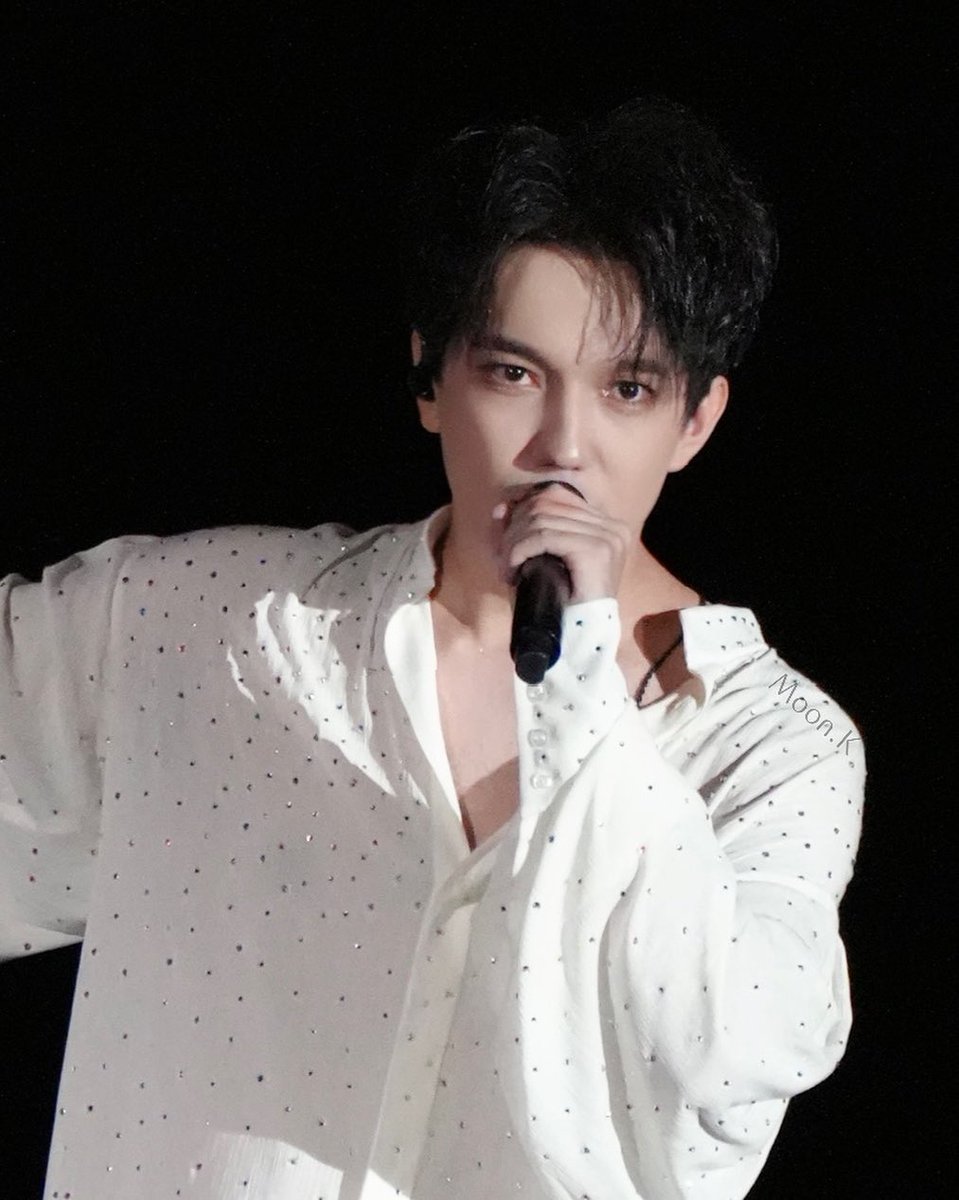 Claudia82306055's tweet photo. @chilevision Muchas gracias Emmi Lobos por tu valentía de imitar al gran cantante @dimash_official una voz única, absolutamente maravillosa #YoSoyCHV 
#TheStoryOfOneSky 
#DimashQudaibergen https://t.co/60U8tasxO6
