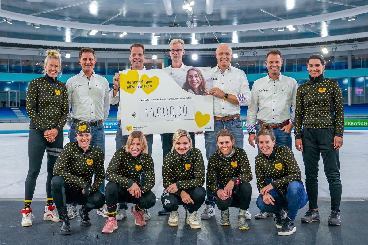 Paulien van Deutekom Foundation (@paulienvdfound) on Twitter photo Een geweldig bedrag van 14.000 euro die de <a href="/16dorpen/">16 Dorpentocht</a> aan ons heeft gedoneerd. Samen met alle fietsers tijdens de 16Dorpentocht! 💪
Enorm bedankt 💛 voor onderzoek naar longkanker.
📷 Gewoan Dwaan/Douwe Bijlsma
#herinneringenblijvenmaken Een geweldig bedrag van 14.000 euro die de <a href="/16dorpen/">16 Dorpentocht</a> aan ons heeft gedoneerd. Samen met alle fietsers tijdens de 16Dorpentocht! 💪
Enorm bedankt 💛 voor onderzoek naar longkanker.
📷 Gewoan Dwaan/Douwe Bijlsma
#herinneringenblijvenmaken
