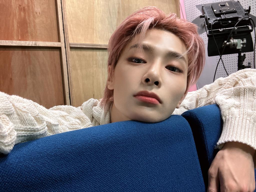 seofvr's tweet photo. boyfriend https://t.co/NzZKz2laq9