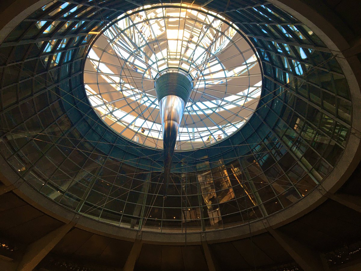KingsMacHistory's tweet photo. Some beautiful photos from our sunset tour of the Reichstag (the students’ ones are better than mine!) On our way to the airport now- the time has certainly flown! #KingsMacBerlin22 https://t.co/5fjPVvNq7P