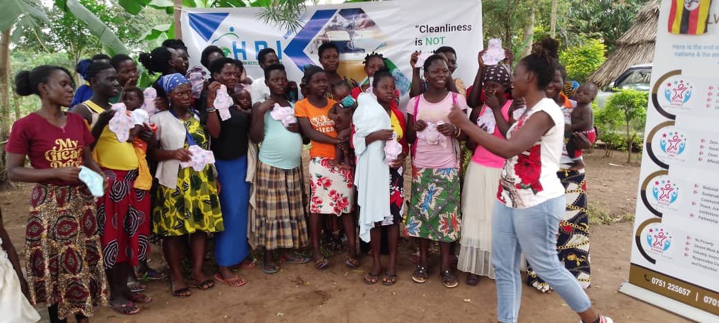 hindurainit's tweet photo. 3 outreaches so far.
200 young people trained, and impacted.(children, #students and #teenagemothers)
10 volunteers meaningfully engaged, and some skilled.
#ALifetime to go.
#InstantPadsUg 
@gymobilization @Pollinationproj https://t.co/itWAjQ9gYO
