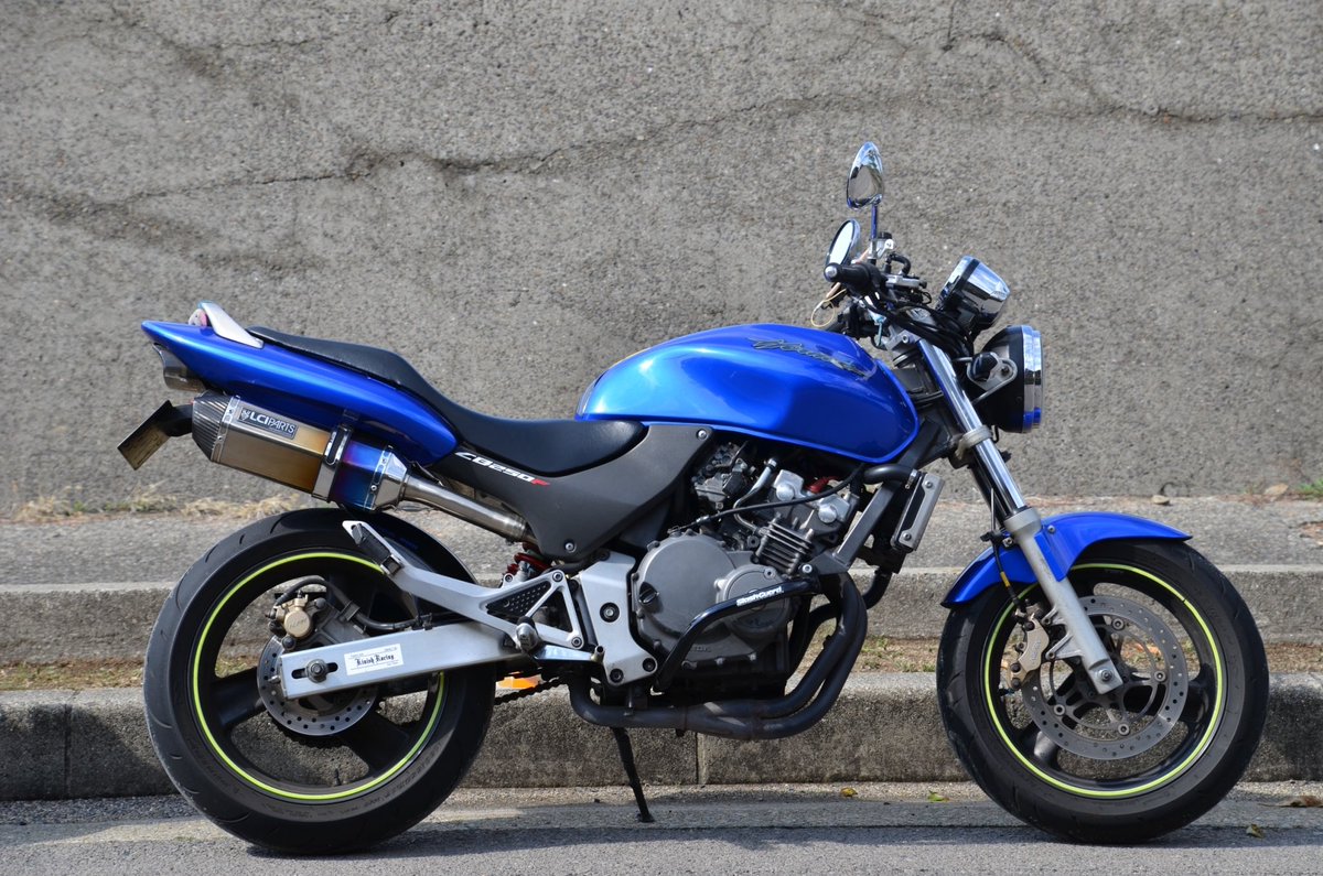 papi_s_son's tweet photo. ホーネット250×2台
ドラッグスター250
モンキー125
スーパーカブ110
スクーピー
VOX

250cc・原付二種・原付一種改二種

それぞれで夫婦ツーリングできるように買い揃えました！！ https://t.co/pH5zosZmlz