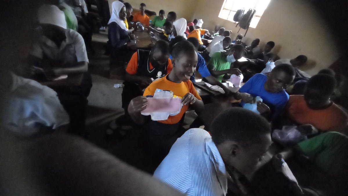 hindurainit's tweet photo. 3 outreaches so far.
200 young people trained, and impacted.(children, #students and #teenagemothers)
10 volunteers meaningfully engaged, and some skilled.
#ALifetime to go.
#InstantPadsUg 
@gymobilization @Pollinationproj https://t.co/itWAjQ9gYO