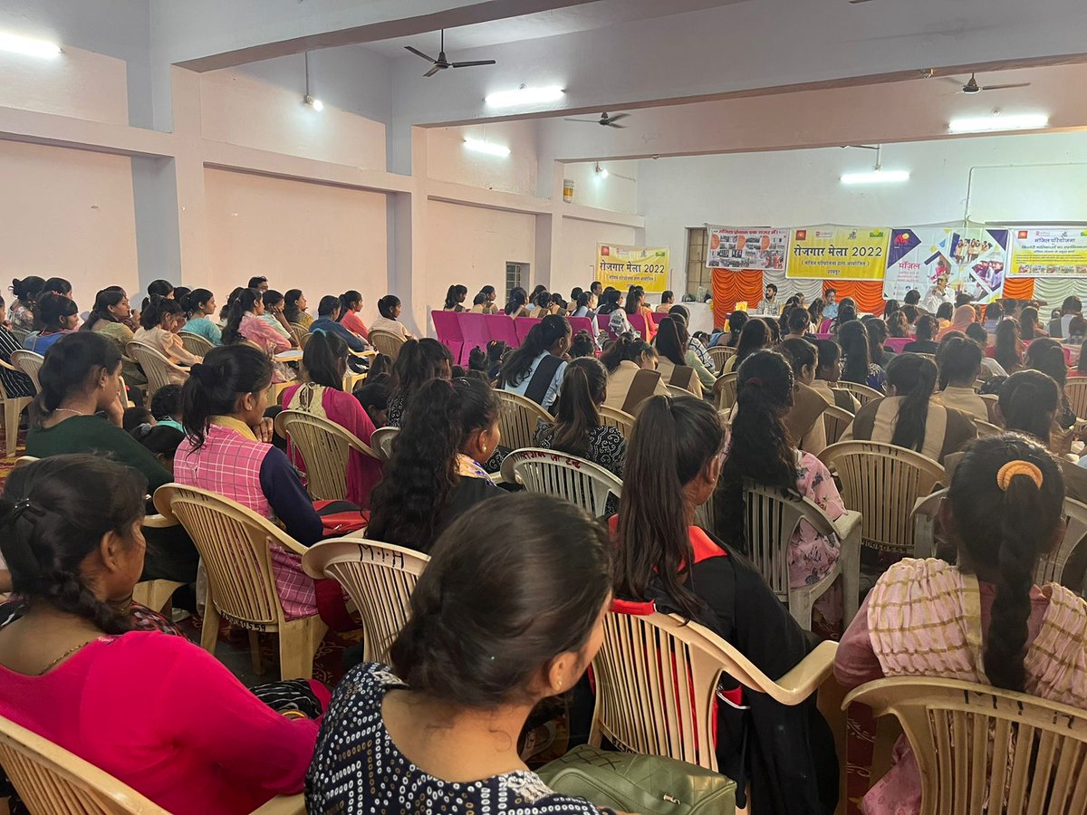ManzilProject's tweet photo. Job Fairs organised by #ProjectManzil and @rajeduofficial in the districts of Udaipur and Tonk. As many as 15 employers interacted with over 100 students and youths on career prospects.
@smilefoundation @RajCMO @UdaipurDm @DCDMTonk https://t.co/MxXtNb5suj