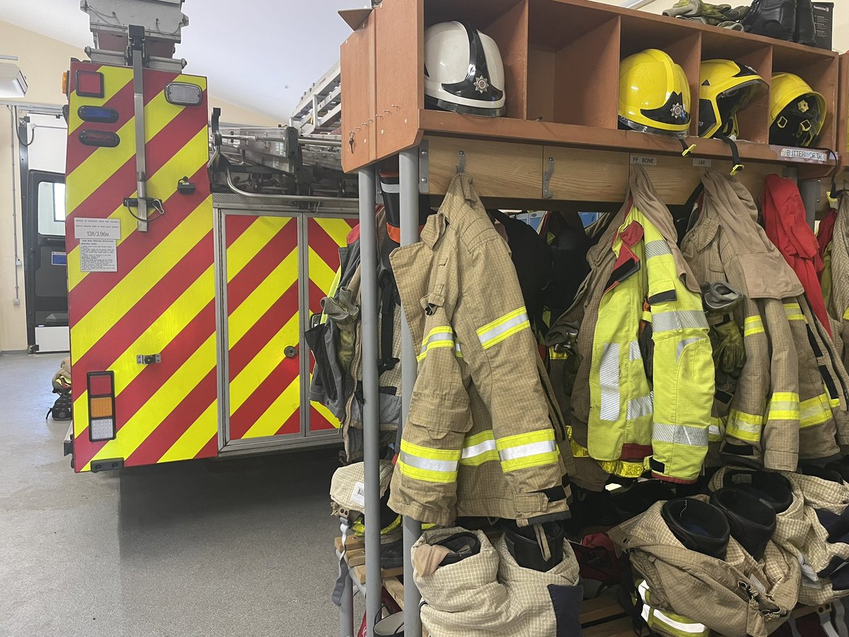 There are positions available all over #Lancashire for #OnCallFireFighters 

Not sure if it’s for you? 
We need firefighters as individual &amp; diverse as the communities we live in 

I was a mum with two teenage kids when I applied … 

Applications open today ⬇️