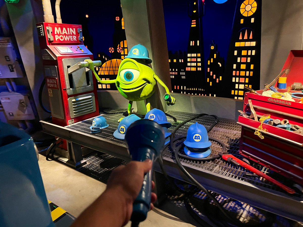 【非売品】Monsters, Inc. Ride & Go Seek 時計 Attractions 360° on X: 
