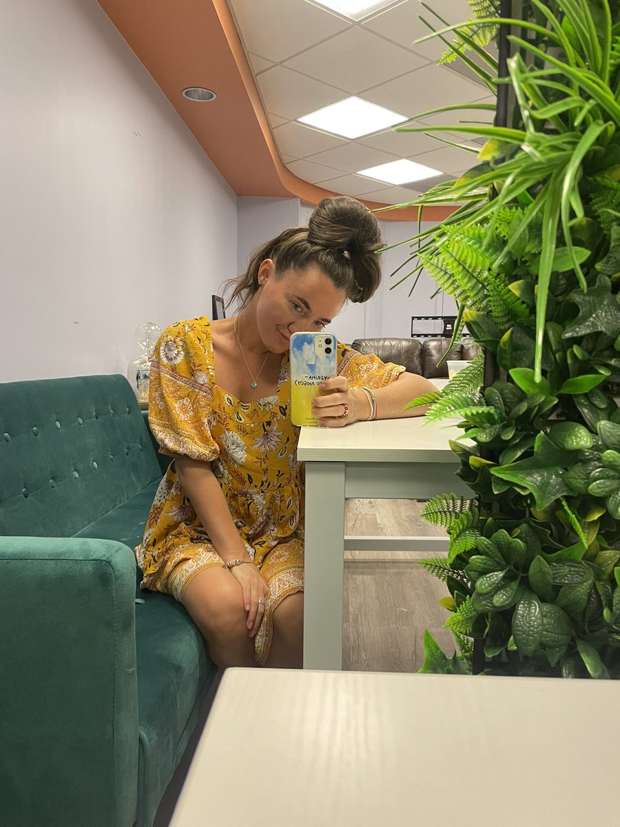 rasputnaya_m's tweet photo. I LIVE absolutely alone in the USA.  Every day I wake up with the thought: how can I help Ukraine?  I am currently managing 4 projects aimed at helping Ukraine. AND I’m happy that I have the energy for it✨🌊 https://t.co/MNuAgLTQsr