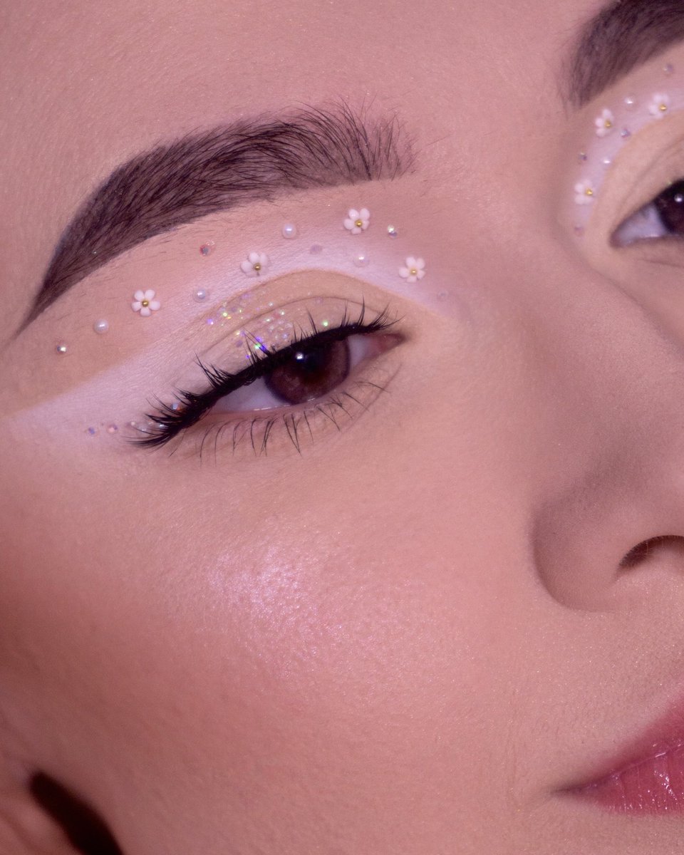 domixkromix's tweet photo. Soft look using @ColourPopCo x @BTS_twt collection, @GerardCosmetics blanc canvas bases and @LancomeUSA Idôle mascara 🤍 https://t.co/SerGxRHmZb