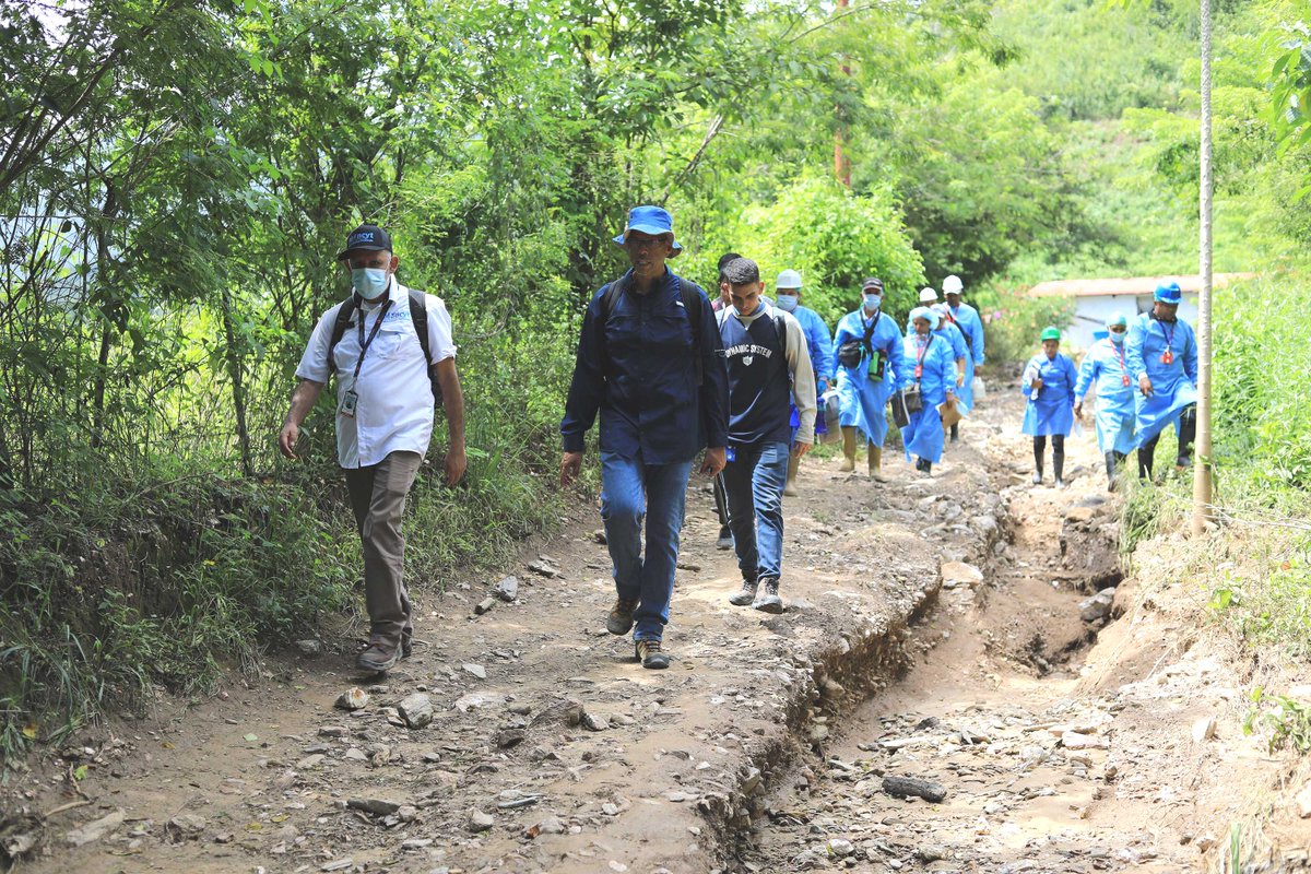 Mincyt_VE's tweet photo. Consejo Científico Presidencial llega a Las Tejerías para apoyar planes de gestión integral de riesgos.

Expertos en geología, geodesia, topografía y en crisis ambiental se hacen presentes para estudiar lo ocurrido en ese poblado el 8 de octubre.

Ve más: https://t.co/GzUooVQcei. https://t.co/gBxqVgDc6k