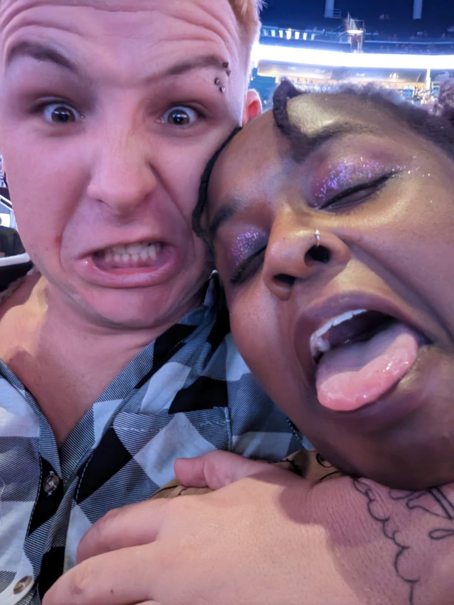 Z_NFTartist's tweet photo. #BackToAbnormalTour in orlando last night. I think someone parking cars said it best, โI told yโall Trev was kinda poppinโโ ๐
And @Trevornoah local jokes were ๐ https://t.co/9VJsLadESs