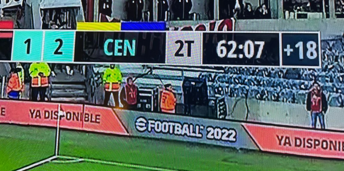 claudiosavoia's tweet photo. Todo dicho. Dos goles anulados a Central, 18 (dieciocho) minutos de adición (se jugaron 19,5), un jugador que le pega al árbitro, búsqueda desesperada del habitual penal… una despedida adecuada. https://t.co/1ML97dc6wV