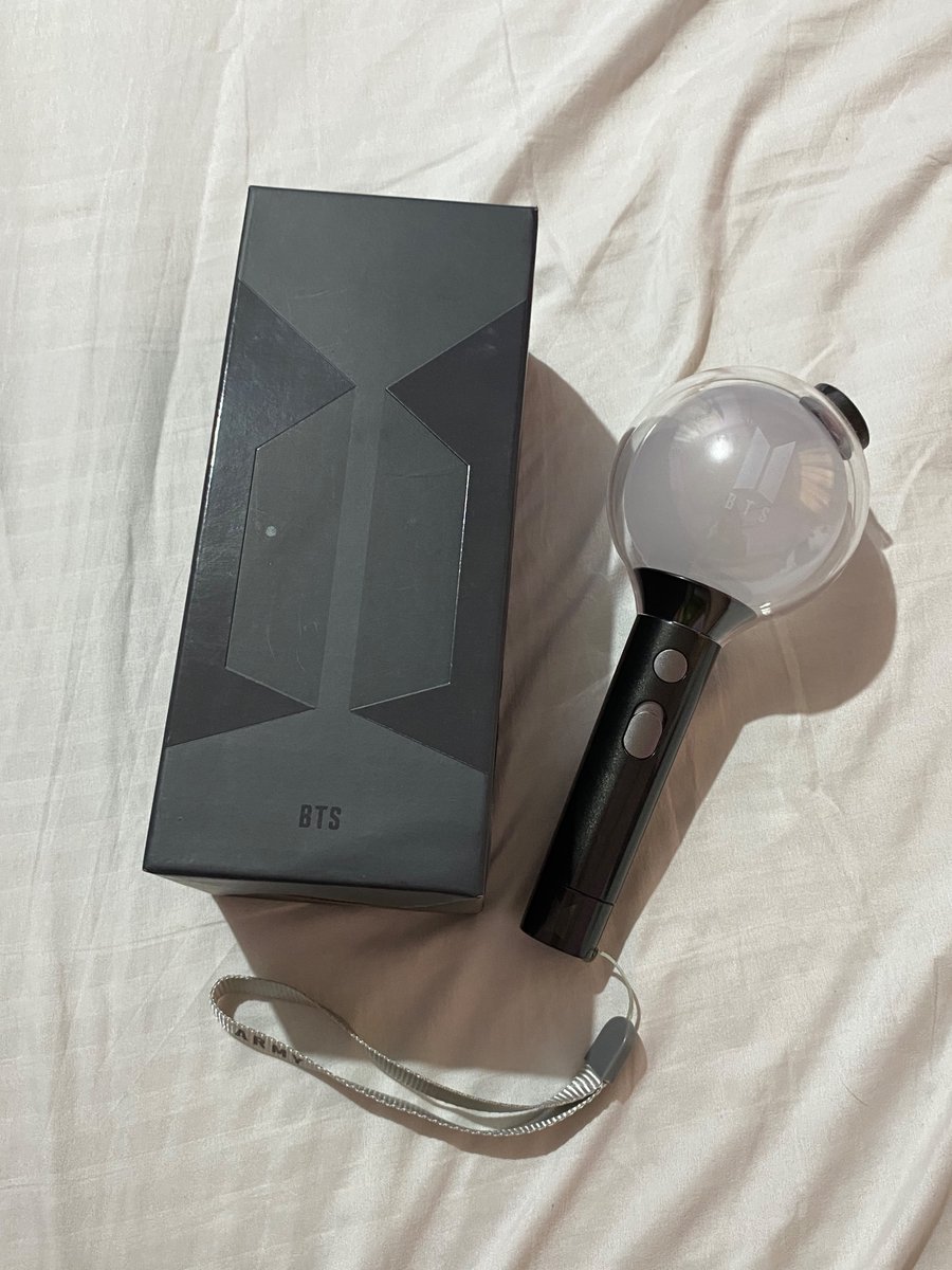 TA3R0TIC's tweet photo. ✦ 𓂋 wts lfb bts mots se lightstick official  .ᐟ

⌗ inclusions - box, dust bag, book guide, keychain
⌗ condi - 9/10 
⌗ no extra fees exp lsf 
⌗ payo / 3days reserve 
⌗ rfs - need funds
⌗ comment mine or dm
₱1,200 

wts lfb bts mots se lightstick https://t.co/gOkaaHlWH6
