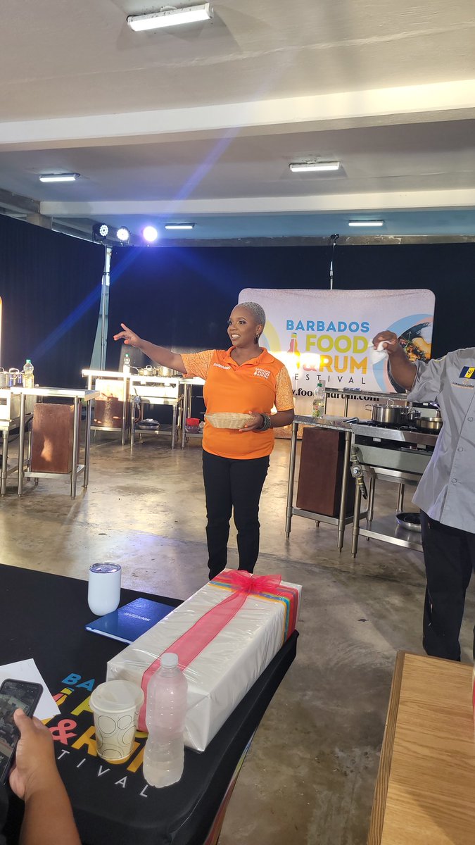 misspauwrites's tweet photo. Watch my Martha Stewart/Carmeta Fraser Wannabe debut on CBC TV 8 Monday October 24th at 9PM. I had so much angst before this one! But I gave it my all and God willing it translates to screen. The kids were so amazing! #foodandrum #JuniorChefCookOff https://t.co/sMHQoMyFkj