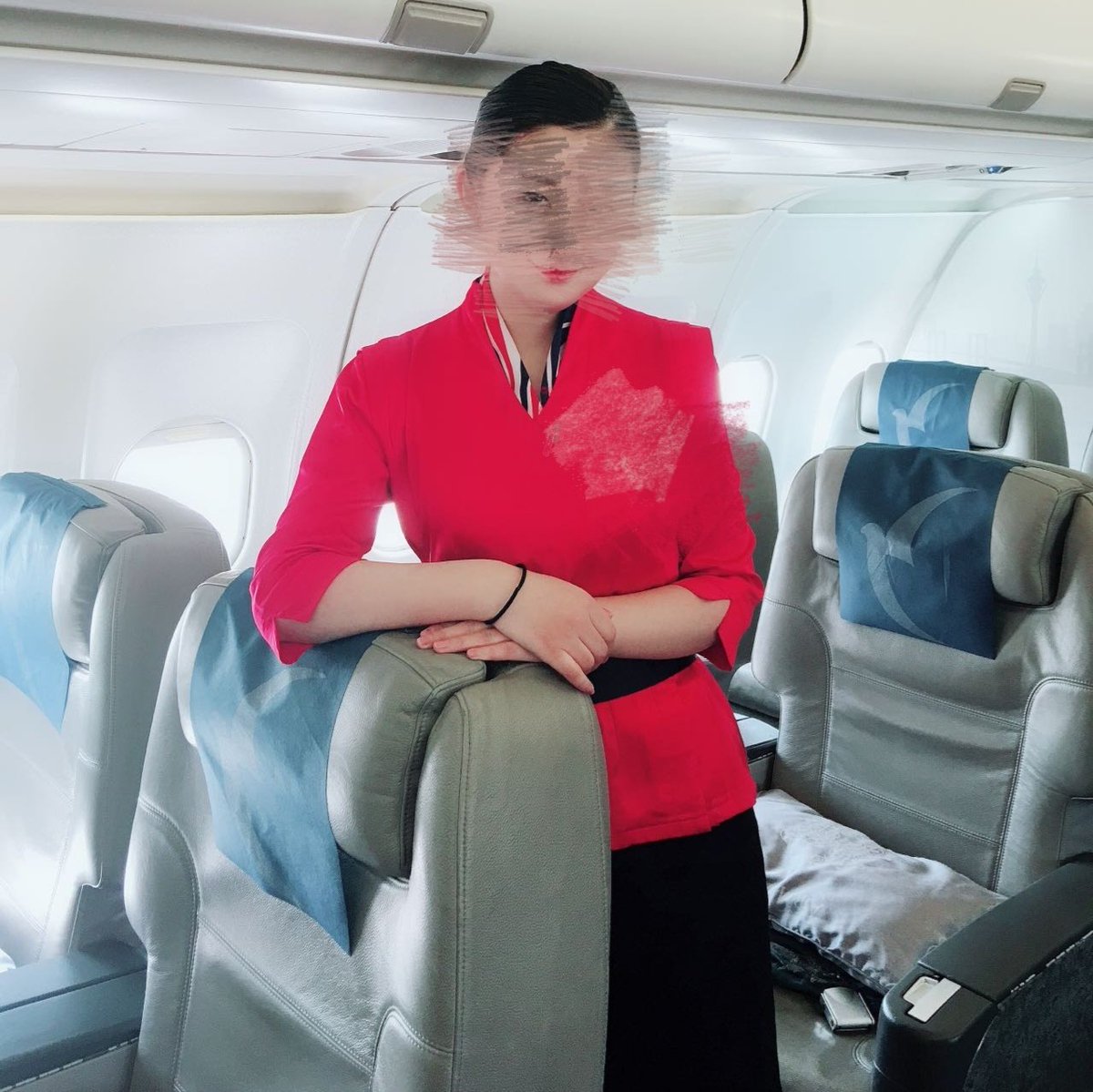 luoluoai520's tweet photo. 在飞空姐，喜反差，喜欢的朋友，可以私我哈！💋💋💋💋 https://t.co/hU3t9Prxy9