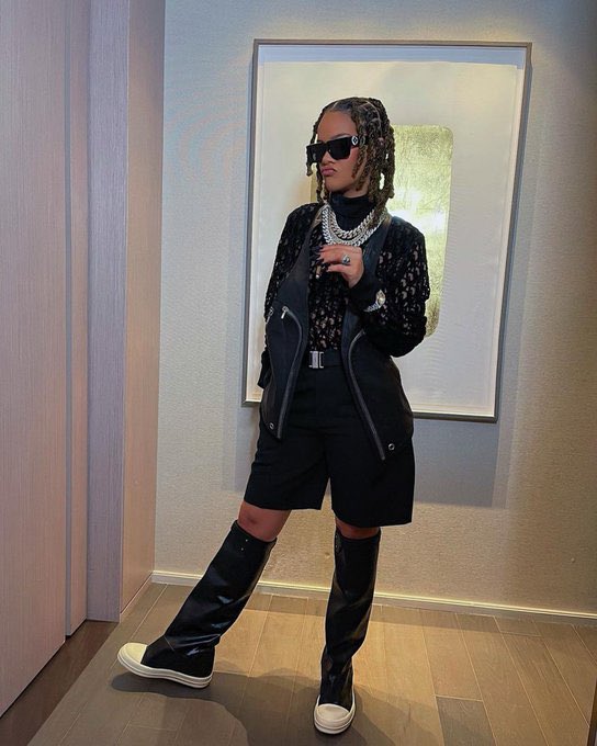HardestFitPics's tweet photo. Rihanna in Rick Owen, 2021 https://t.co/VQXwYBMe8G