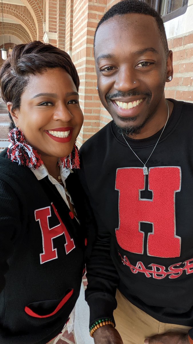MsYoung_Teaches's tweet image. Behind the scenes of the Houston Area Alliance of Black School Educators leadership '22-23 photoshoot...📸 ❤️🖤 #SchoolDaze #BlackExcellence #HeadOfTheClass #ADifferentWorld #HAABSEStrong