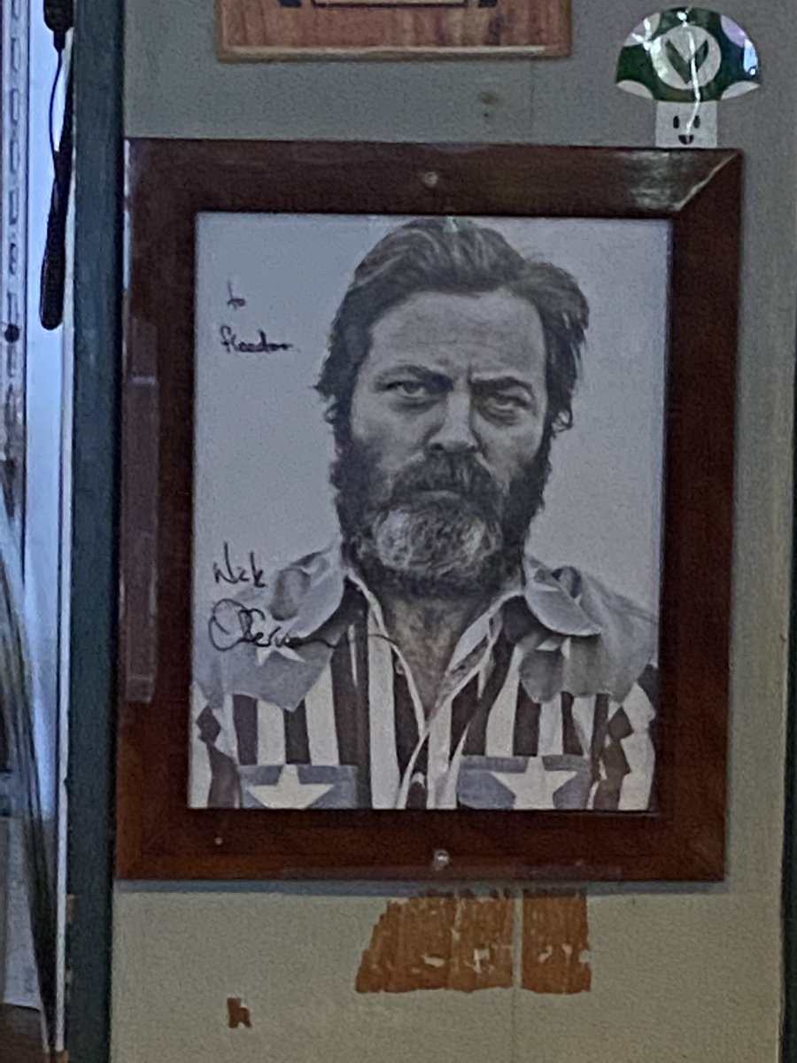 itsacatcomedy's tweet photo. @zachgalifianaki Zach there’s this photo of you in this bar I think you should know about. I sent it to Seinfeld because he scorned the bees with his dopefeld and needs to bee stopped https://t.co/Bzagz7sMk8