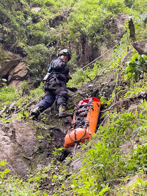 Rescate de las dos personas que cayeron a un barranco en Monserrate |  Bogota.gov.co