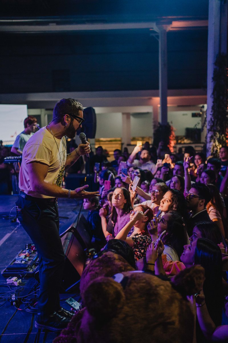 expanadapy's tweet photo. Así cerramos el día 2 de #Expanada con @LadeRoberto ¡Gracias por venir y disfrutar de sus empas favoritas! 💖✨🫶🏻 https://t.co/45Zbbsm54g