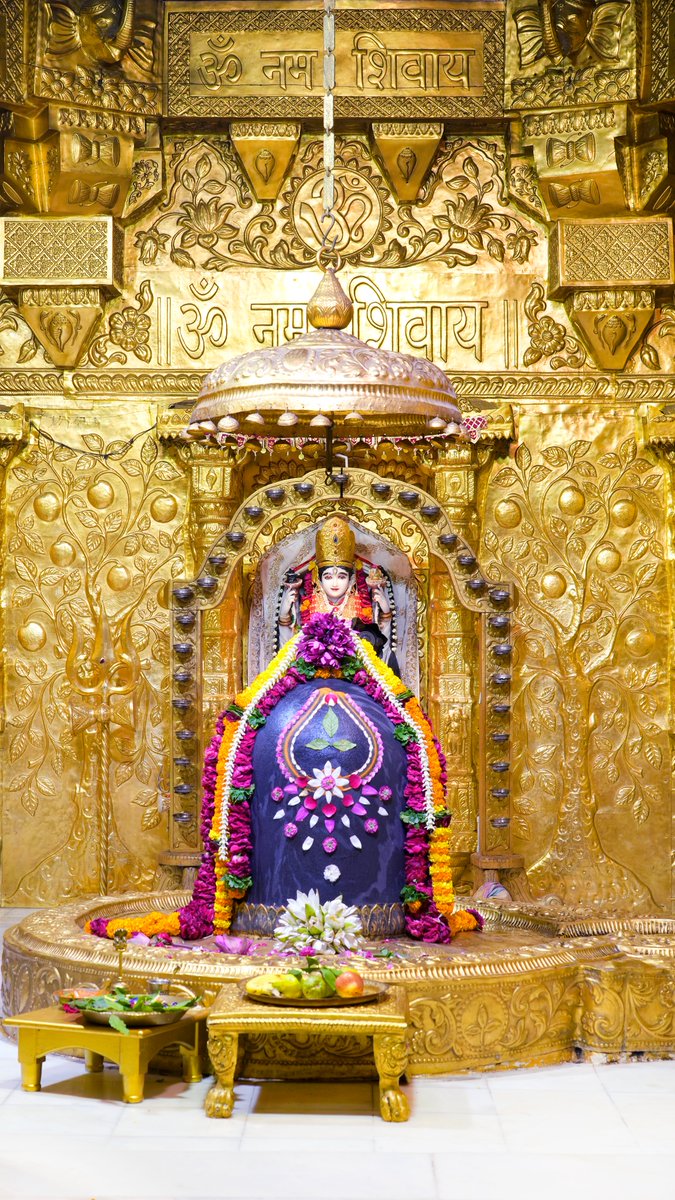 Somnath_Temple's tweet photo. श्री सोमनाथ महादेव मंदिर,
प्रथम ज्योतिर्लिंग - गुजरात (सौराष्ट्र)
दिनांकः 17 अक्तूबर 2022, आश्विन कृष्ण सप्तमी - सोमवार 
प्रातः शृंगार 
10224208 https://t.co/irLUlx3N1w