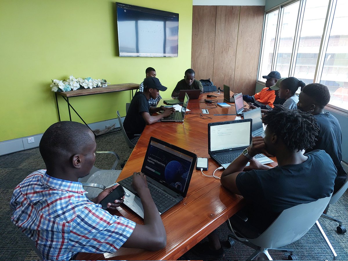 izonehub's tweet photo. This last Saturday we had our iZone Developers meetup. 

1. We covered version control using Git and Github.

2. How to Architect a Full-stack Application. 

#Making
#SoftwareDev https://t.co/B6Z8Pd3ZWU
