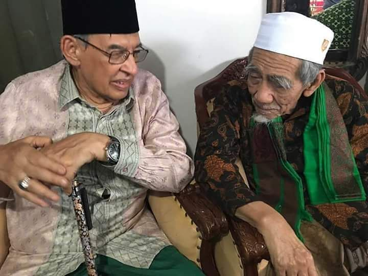 HIDJKSL's tweet photo. [utas]
HIKMAH PERGAULAN

Siapa saja yang sering duduk
(Berkumpul, berteman, bersahabat) bersama 8 kelompok manusia, maka Allah akan memberinya 8 perkara:

⤵️ ⤵️ https://t.co/wlWIc2fBAG