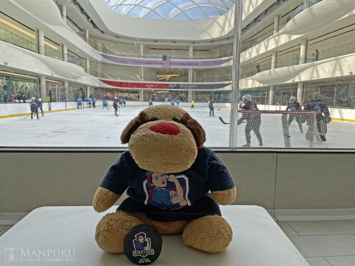 manpuku_and_i's tweet photo. Riveters preseason game at new home, @americandream on Saturday afternoon. #GeoffreyTheGiraffe dropped the ceremonial first puck.
#Manpukun #RivsNation #RepTheRivs https://t.co/T1L8uZlkFx