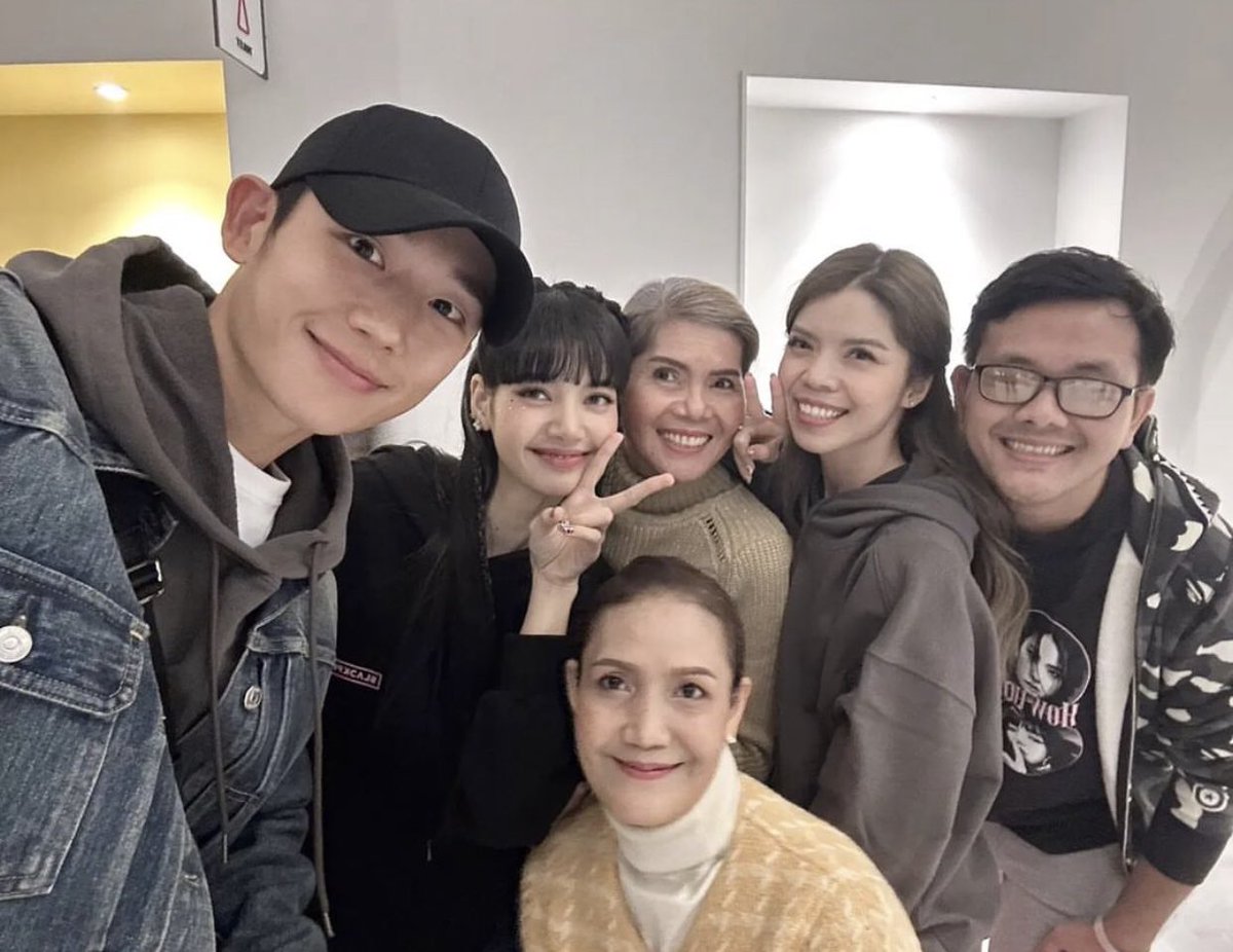 junghaein.holy tweet media