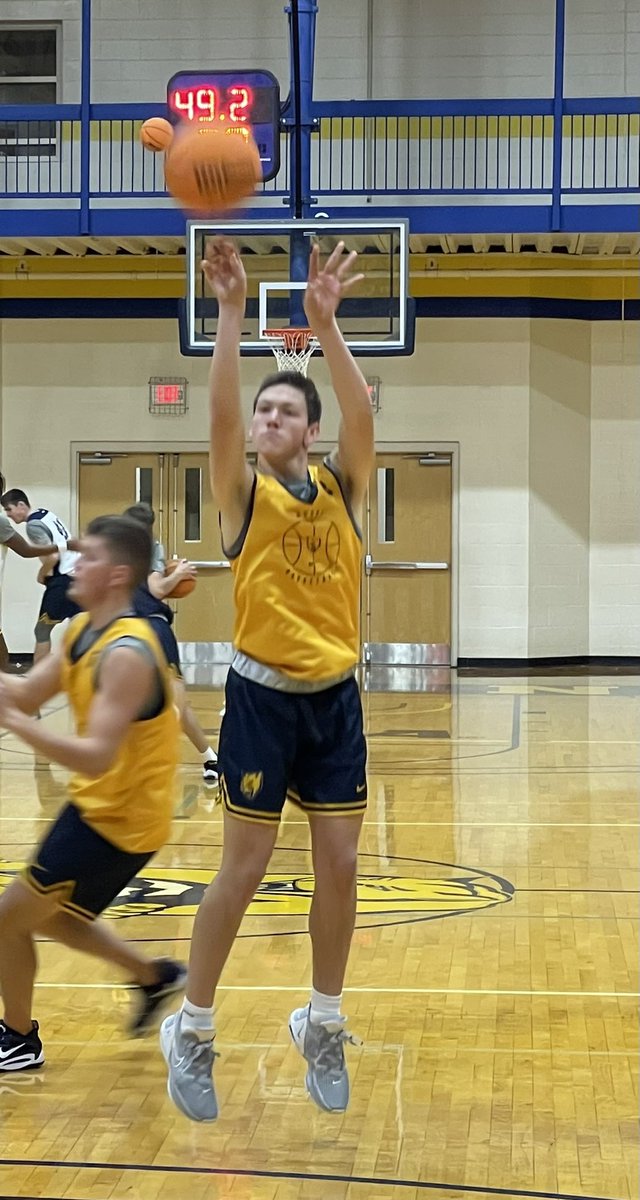 Mount Basketball tweet media