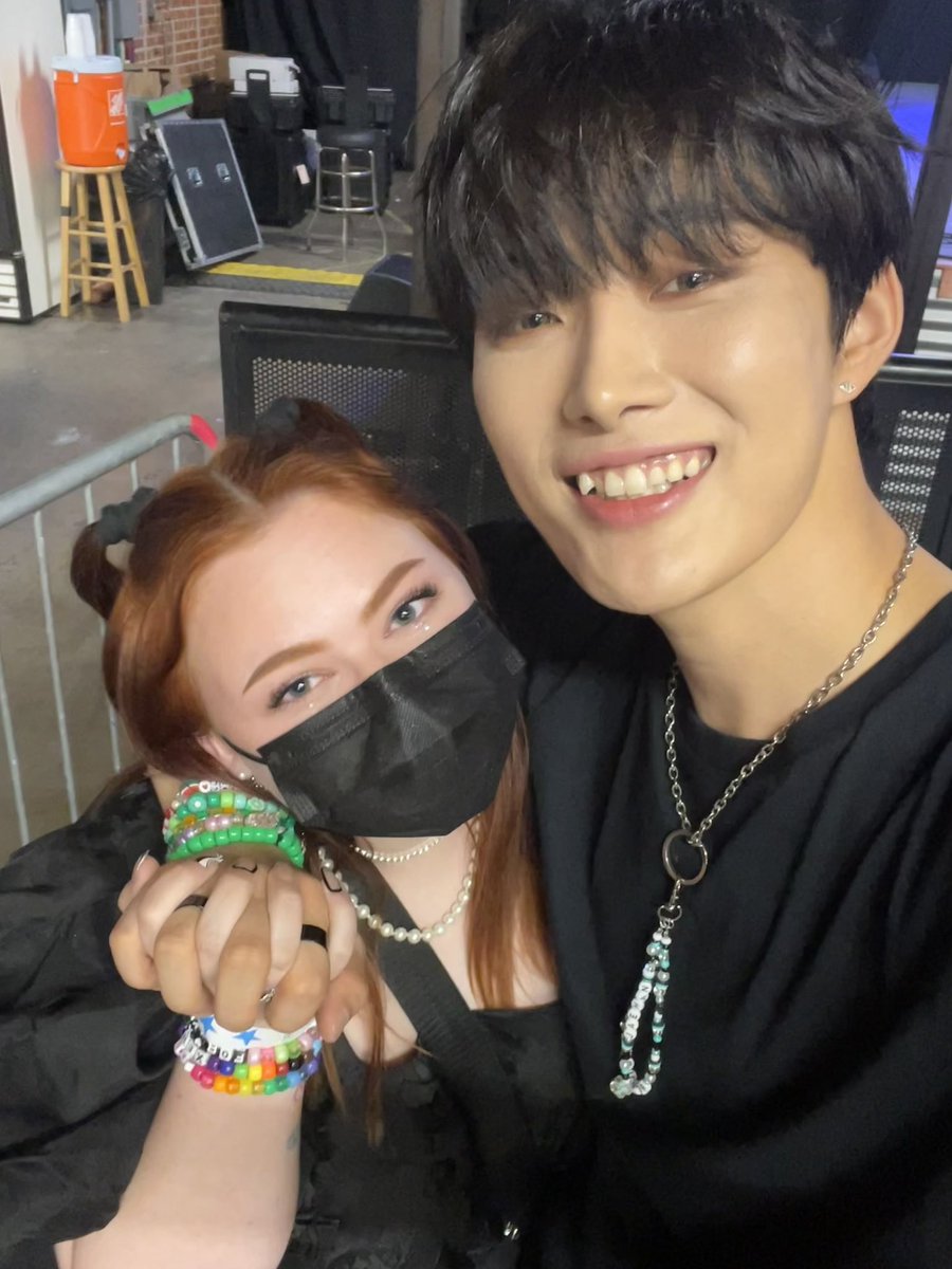 bemyleon's tweet photo. everyone’s favorite couple reunited 💕 https://t.co/v3YBJaFqMW