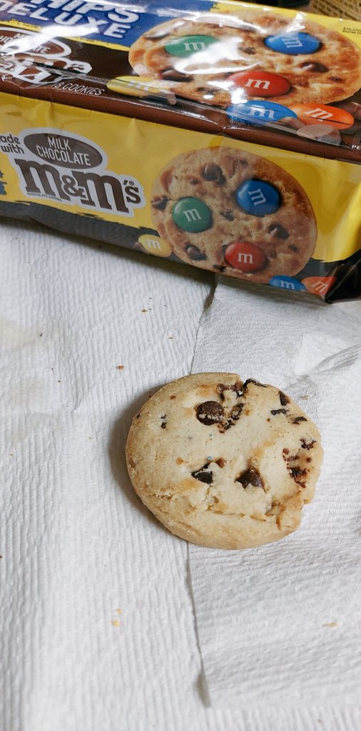 chronicorrupt's tweet photo. @KeeblerUS my M&amp;M cookie doesn't have M&amp;Ms...still good, just sad https://t.co/awOehgblaV