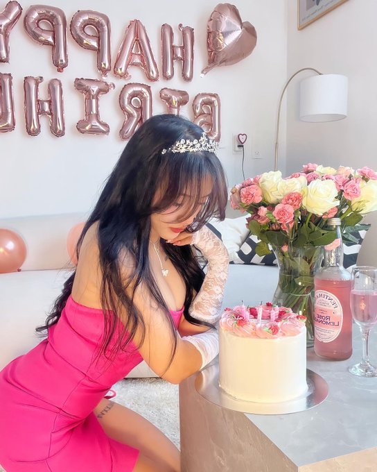 BIRTHDAY 🎂 https://t.co/SIUZfauLyY