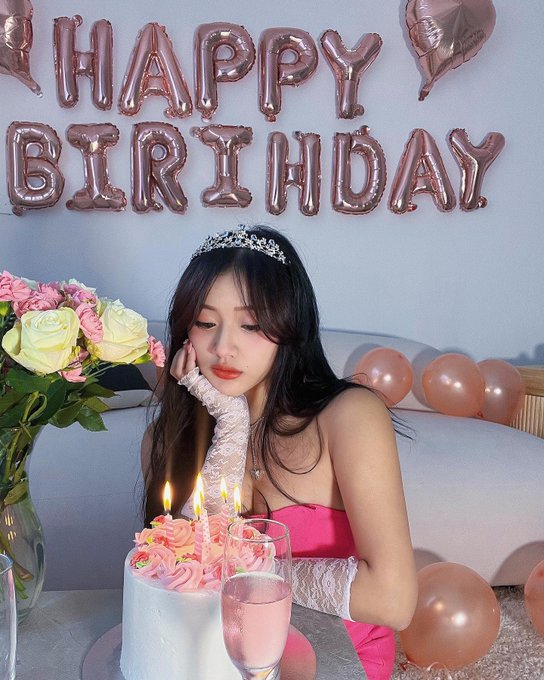 BIRTHDAY 🎂 https://t.co/SIUZfauLyY