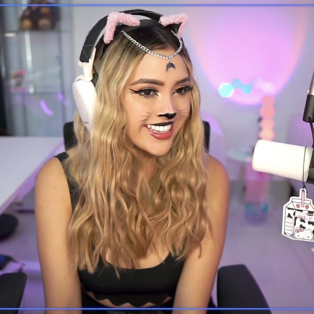 arigameplays's tweet photo. 🐱🖤 https://t.co/HovYx6OsYl