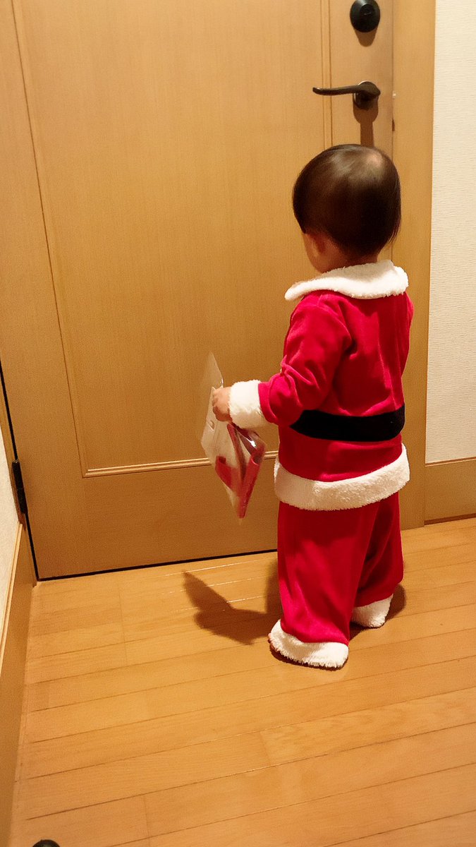 yanamicha's tweet photo. ちょっぴり早いですが…
大忙しな🎅来てくれました❤️
気に入って脱ぎません笑 https://t.co/tbyeBOCQYf
